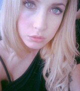 Donna, 26 anni, corporatura normale, bianca, massa