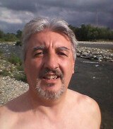 Uomo 56 anni, dal fisico slanciato, di Pistoia, italiano