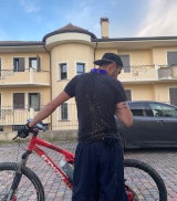 Uomo di 30 anni, magro di corporatura, pelle chiara, a Bolzano