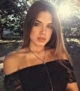 Donna bianca, 20 anni, di Varese